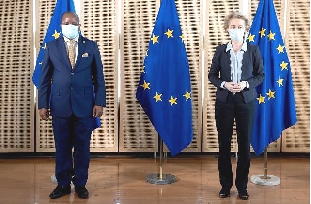 Picha ya pamoja baada ya kukamilika kwa zoezi la kuwasilisha Hati za Utambulisho.